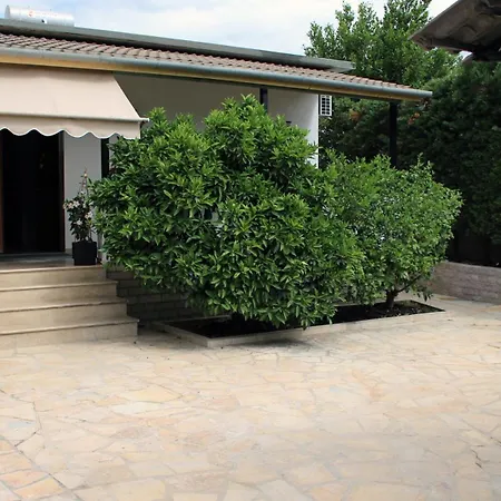 Amades Pensjonat Gjirokastra